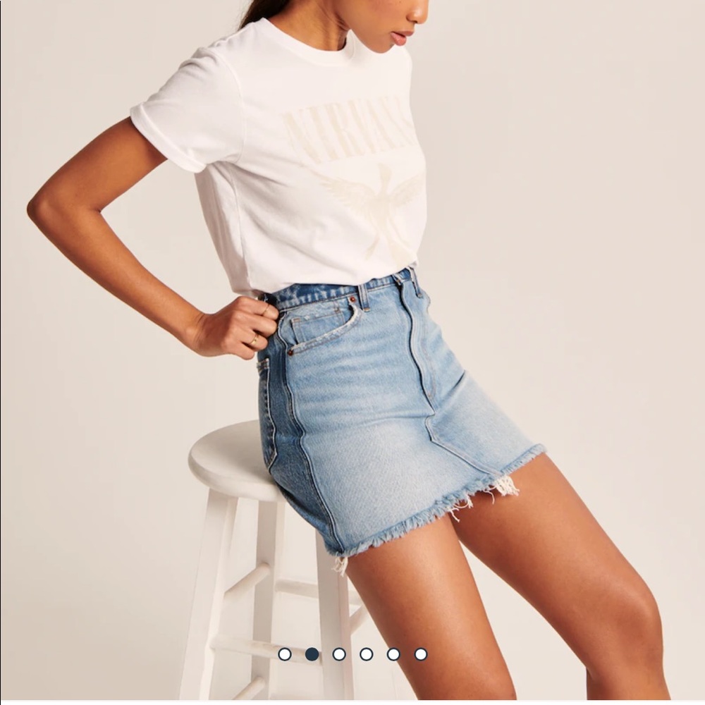 ABERCROMBIE AND FITCH SKIRT SIZE 0